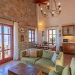 ヴィラ Luxury Ismini In Stoupa, Private Pool & Bbq Neokhórion